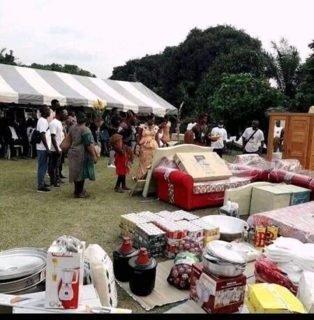 La dot est devenue une opération commerciale