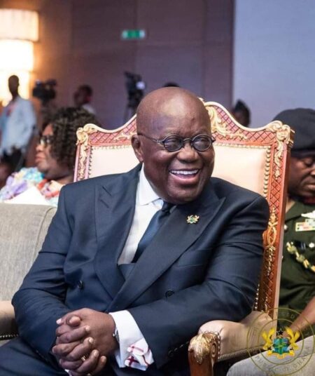 Le Ghana diminue le salaire du président et des ministres de 30% pour baisser le prix du carburant