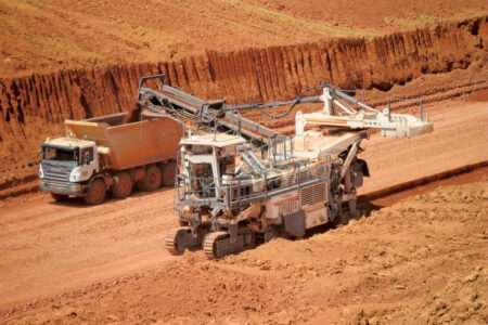 Guinea: Junta imposes on-site bauxite mining on foreign companies