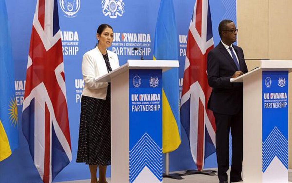 Royaume-Uni-Rwanda : Les deux pays signent un accord pour envoyer des demandeurs d'asile au Rwanda