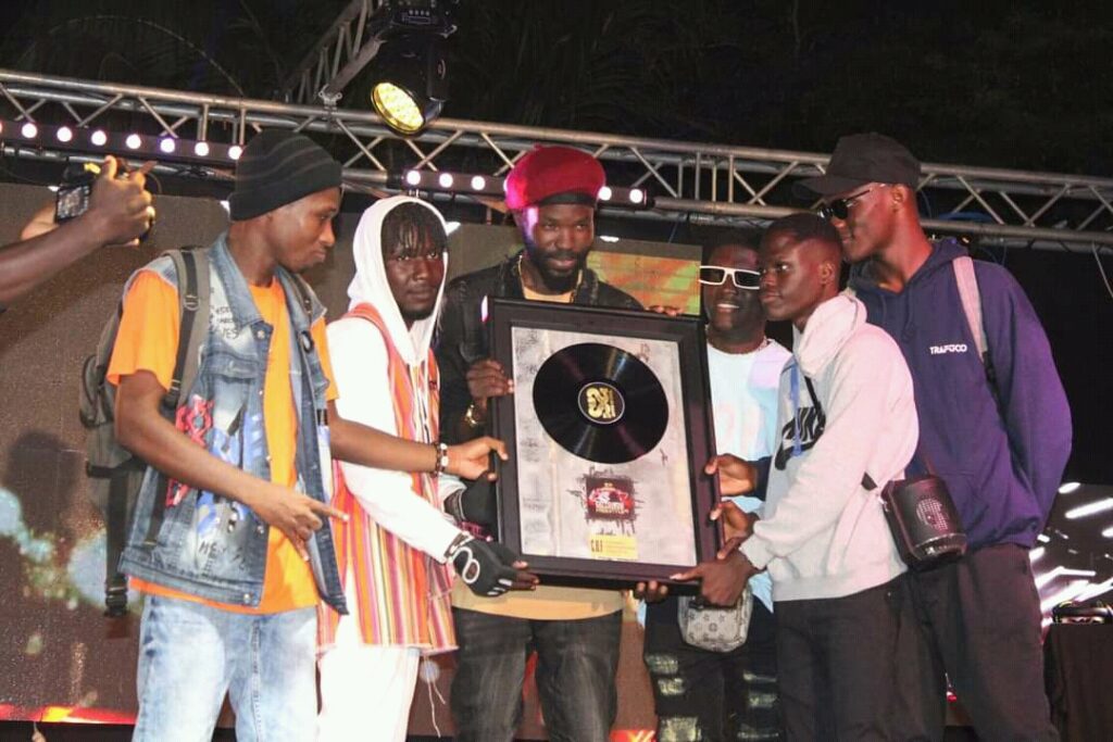 The 7th edition of the Danxomè Land hip-hop show (Dalah'sh hip-hop) ended on Saturday 20 August 2022. After five days of intense activities and debates on urban music at the cultural space The Centre of Lobozounkpa in the town of Abomey-Calavi, the event was crowned by the great final of Cotonou underground freestyle. In front of his five challengers, the rapper Chad-T played all his trump cards to win the trophy.