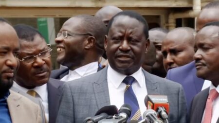 Le principal opposant de William Ruto aux élections présidentielles Kenyannes Raila Odinga saisit la cour suprême après la proclamation des résultats des élections qui ont fait de William Ruto le vainqueur.