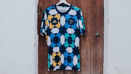 Soccer: Morocco and Adidas in controversy over the new jersey of the Algerian national team The new collection of sports uniforms of the Algerian selection is controversial. Rabat claims from the German sports equipment manufacturer Adidas, the withdrawal within two weeks of the new kit of the Fennecs "inspired by the art of Moroccan zellige" of Fennecs.