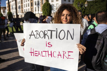 Des féministes revendiquent le droit à l'avortement au Maroc