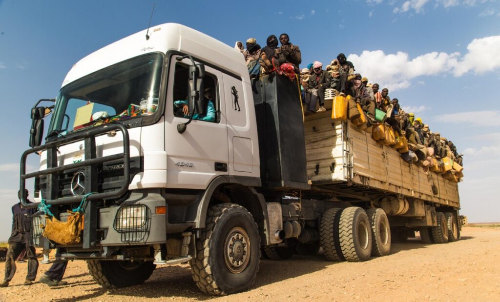 Au moins 600 migrants dont 14 femmes et 5 mineurs, ressortissants d’une dizaine de pays subsahariens sont arrivés dans le nord du Niger après avoir été refoulés d’Algérie, ont annoncé à l’AFP les autorités de Niamey. L’information est par la suite confirmée par l’Organisation mondiale des migrations qui n’a donné aucun chiffre.