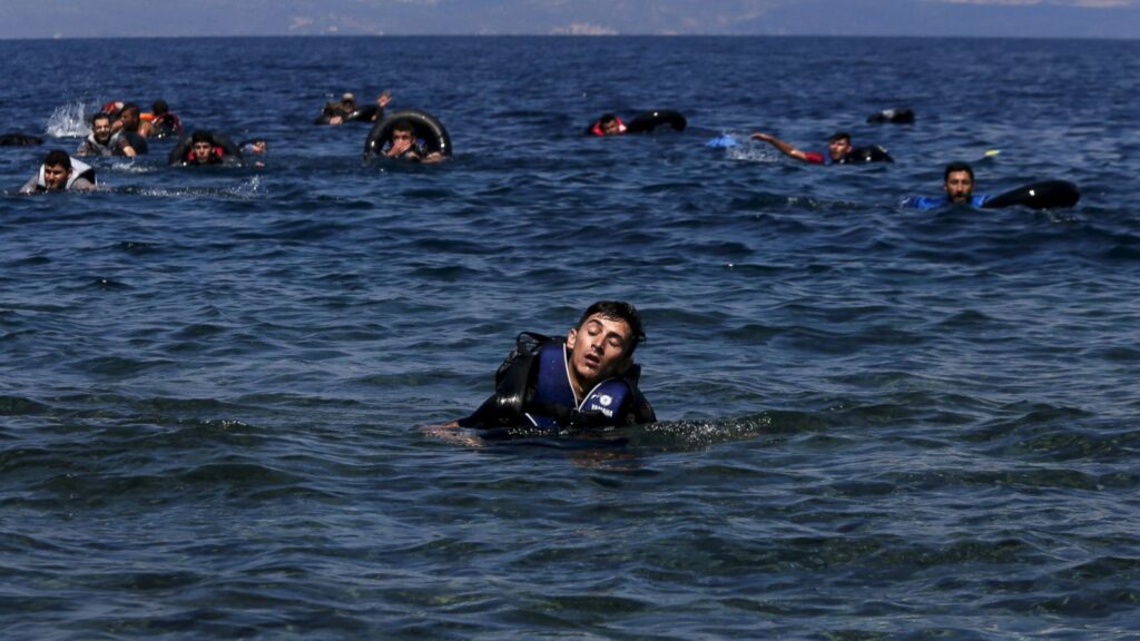 En Tunisie, un bateau de migrants a échoué en pleine Méditerranée la semaine dernière alors qu’ils tentaient de gagner les côtes italiennes. Six corps sans vie avaient été repêchés par les garde-côtes dans la nuit du 6 au 7 septembre et six nouveaux autres ce lundi 12 septembre. Ce qui fait monter le dernier bilan à 12 morts.