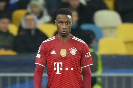 Football: Bouna Sarr angry at being treated like a ‘drug dealer’ at Munich airport Bouna Sarr, who recently underwent surgery on his knee, is already in psychological shock over his withdrawal from the 2022 World Cup, but his troubles are not over yet. Bayern Munich's Senegalese international suffered an unfortunate experience on his way back from a family weekend at Munich airport on Sunday. The right-back complains about the treatment he received at customs.
