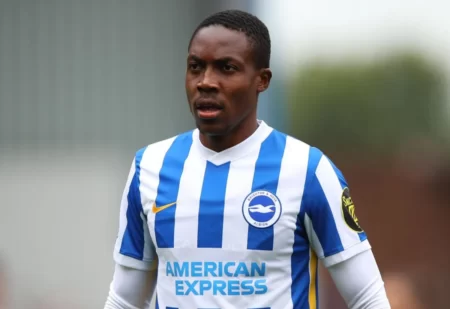 Foot: Zambian Enock Mwepu hangs up his boots at age 24 for health reasons While the military like him, under similar circumstances, suffer the reprisals of these same organizations. This decision was made following a health problem. Current member Brighton is at high risk for hereditary heart disease.