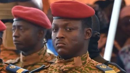 In Burkina Faso, Captain Ibrahim Traoré will be sworn in as president of the transition on Friday 21 October 2022. This investiture ceremony follows his unanimous designation on 15 October by a national meeting of the nation's active forces. At 34, Ibrahim Traoré will become the second youngest president of the country of the men of integrity. One of his greatest challenges is security, where Burkina Faso faces numerous terrorist attacks.