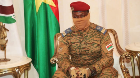 The President of the Transition, Captain Ibrahim Traoré, is making his first official visit to Bamako, the capital of the Republic of Mali, on Wednesday 2 November 2022. The information is given by the communication department of the Presidency of Faso. Security issues, the strengthening of Ouagadougou-Bamako cooperation and the pooling of efforts against terrorist groups will be among the topics discussed.