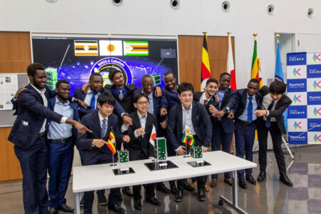 L'Ouganda et le Zimbabwe lancent leurs premiers satellites