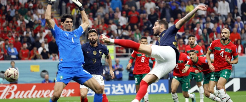 La seule équipe africaine qui est restée pour la Coupe du monde Qatar 2022, a livré son match pour les demi-finales. Face à la France, le Maroc a perdu le duel avec deux buts encaissés et zéro de marquer. Néanmoins, les Lions de l'atlas pourront écrire une belle histoire en s'illustrant pour le match de classement contre la Croatie samedi prochain.