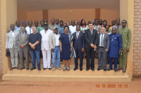 Projet d’appui à la construction et l’équipement de l’UNSTIM : Éléonore Ladékan remet le site à l’entreprise CMM SEQUENCE Remise de site de construction de l'unstim