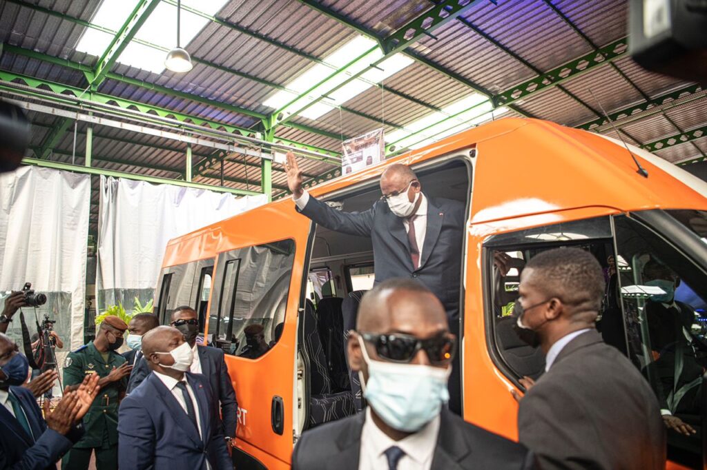 La Côte d'Ivoire met en service 40 minibus made in Côte d'Ivoire