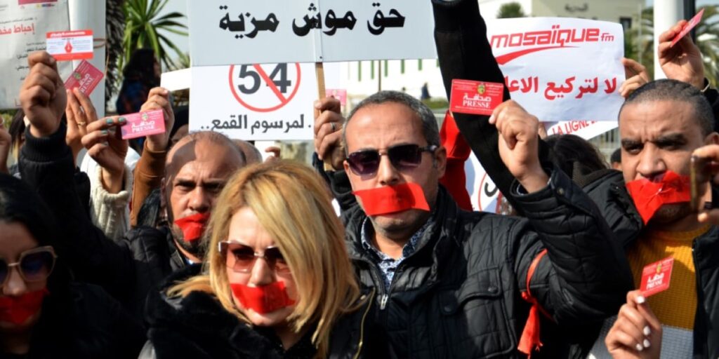 Tunisian journalists protest against government intimidation