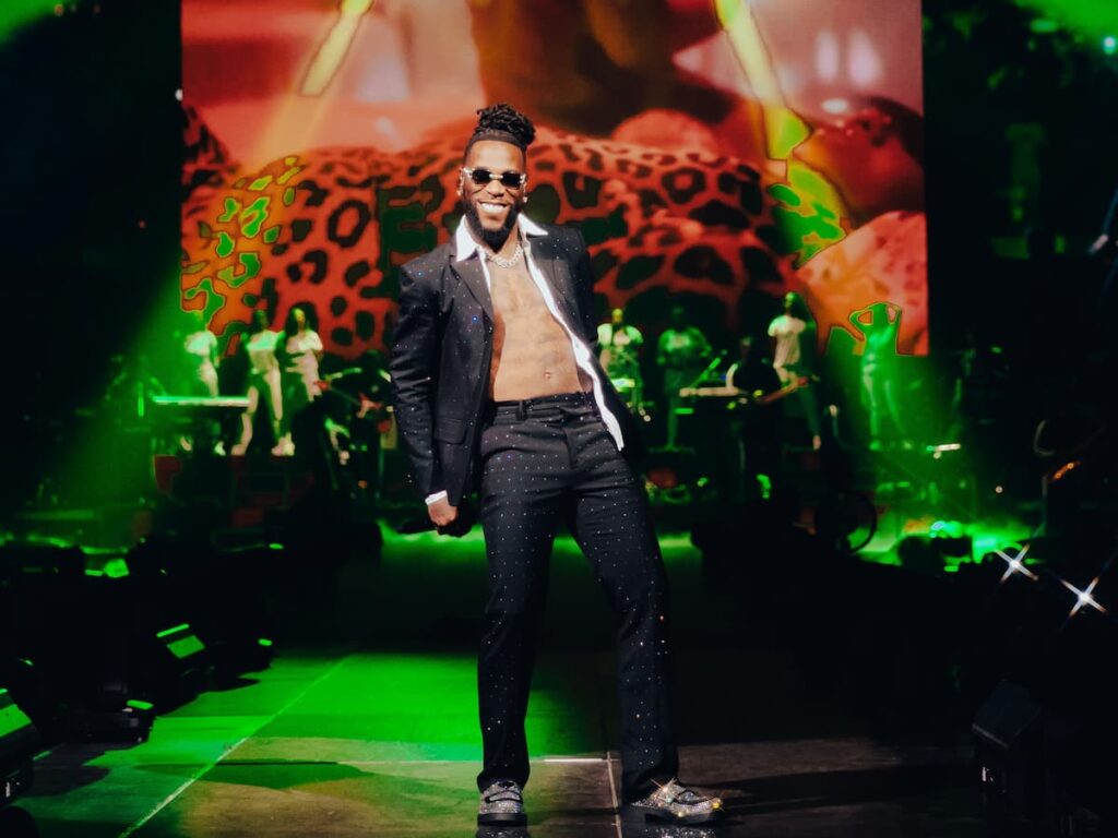 Burna Boy sera sur scène à la finale de la Ligue des Champions de l’UEFA 2023. Burna Boy sur scène