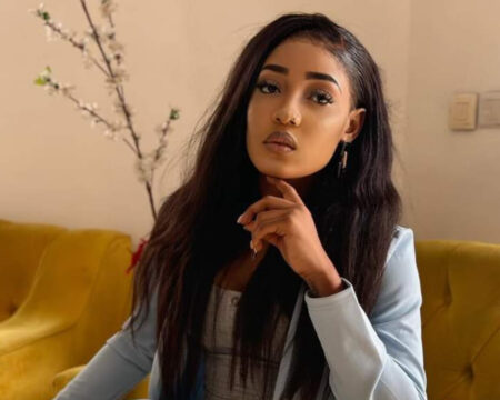 Croqueuse de diamant, d'influenceuse à chanteuse ? L'influenceuse camerounaise fait un premier pas dans le monde de la musique.