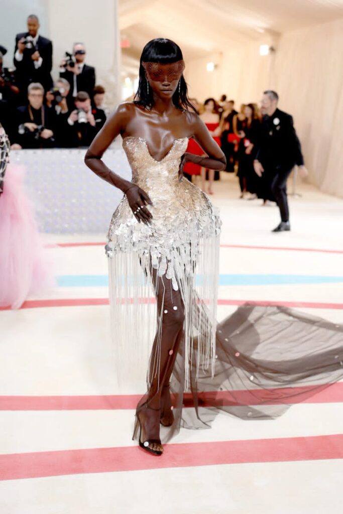 Anok Yai sur le tapis rouge du Met Gala 2023