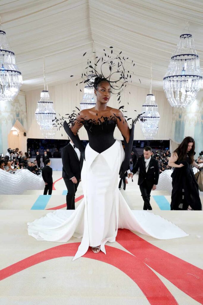 Tems sur le tapis rouge du Met Gala 2023