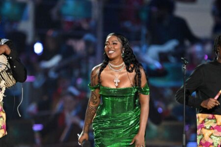 Tiwa Savage sur scène, concert de couronnement