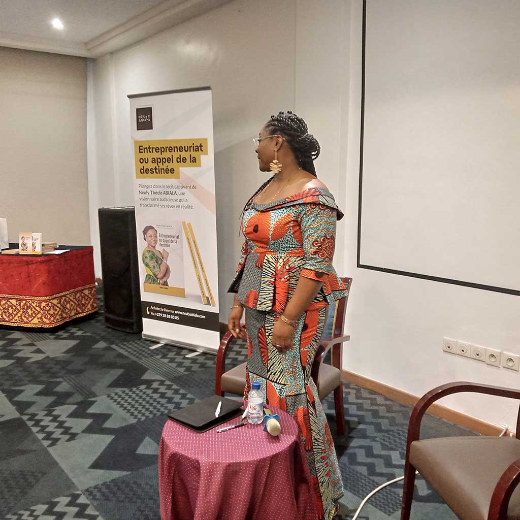 Neuly Abiala a lancé ce samedi son ouvrage titré "Entrepreneuriat ou appel de la destinée" ce samedi