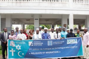 Le Chant d'Oiseau de Cotonou a abrité les 25 et 26 juin 2024 la 7ème édition du Colloque sur le Dialogue Interreligieux. Cette initiative née du partenariat entre la Fondation Konrad Adenauer, le Centre de Recherche Politique d'Abidjan (CRPA) et l'ambassade d'Israël en Côte d'Ivoire a réuni une vingtaine de personnes pour le compte du Bénin. Ces dernières, issues de toutes les confessions religieuses, de la société civile et du monde universitaire, ont durant les deux jours d'activités, interagit par visioconférence avec d'autres participants du Togo, de la Côte d'Ivoire et de la Guinée.