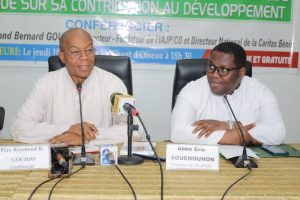 L'actualité ouest-africaine est depuis un certain temps meublée par des sujets brûlants qui ne laissent personne indifférent. Il s'agit de la création d'une monnaie commune propre à la Communauté des États de l'Afrique de l'Ouest (CEDEAO) dénommée Eco et la situation délétère que traverse l'instance sous-régionale elle-même depuis le retrait du Mali, du Niger et du Burkina Faso, trois pays qui forment désormais l'Alliance des États du Sahel (AES). Ces préoccupations de grandes importances qui sont en passe de redéfinir toutes les normes de coopération, d'abord entre États puis vis-à-vis de l'occident, étaient également au cœur d'une conférence organisée le jeudi 18 juillet 2024 par les responsables de l'Institut des Artisans de Justice et de Paix (IAJP). La rencontre a porté sur le thème « Coopération internationale: Un regard critique et éthique sur sa contribution au développement ». Et c'est l'Abbé Raymond Bernard Goudjo, Docteur en Théologie, spécialiste de la morale sociale, Directeur Fondateur de l'IAJP/CO et actuel Directeur national de la Caritas Bénin qui en a assuré l'animation.