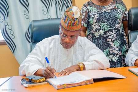 prise de fonction du nouveau recteur UNSTIM, le professeur Edmond Adjovi